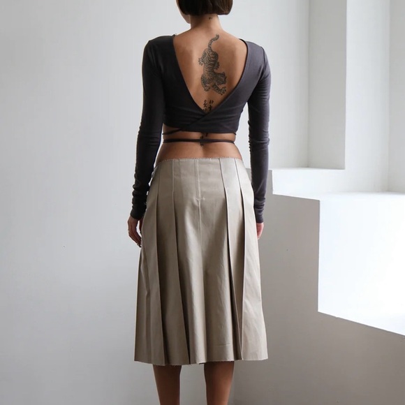 GEEL Chic Gray Wrap Crop Top - Picture 1 of 3